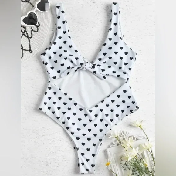 Cute women’s Black and white Heart print one piece monkini swimsuit Large L - Picture 7 of 9